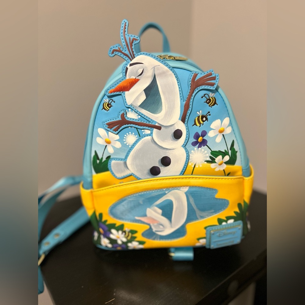 Loungefly x Olaf in Summer Scene Mini Backpack